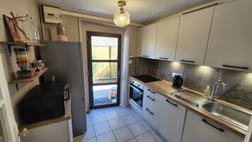 Réfrigérateur, micro-ondes, four, lave-vaisselle