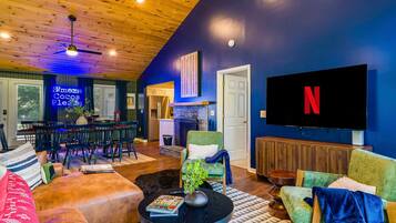 TV, fireplace