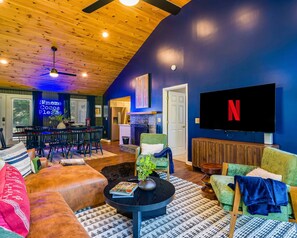 TV, fireplace
