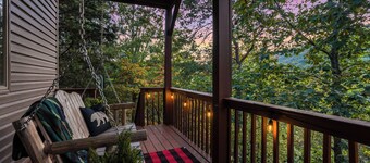 Mountainside Estate- 2 Min to Slopes-Family Fun!