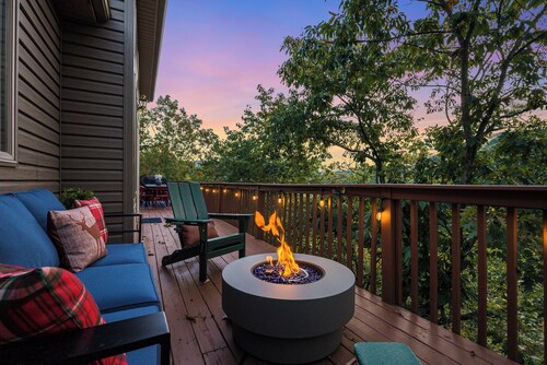 Mountainside Estate- 2 Min to Slopes-Family Fun!