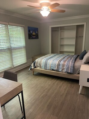 1 bedroom, desk, free WiFi, bed sheets