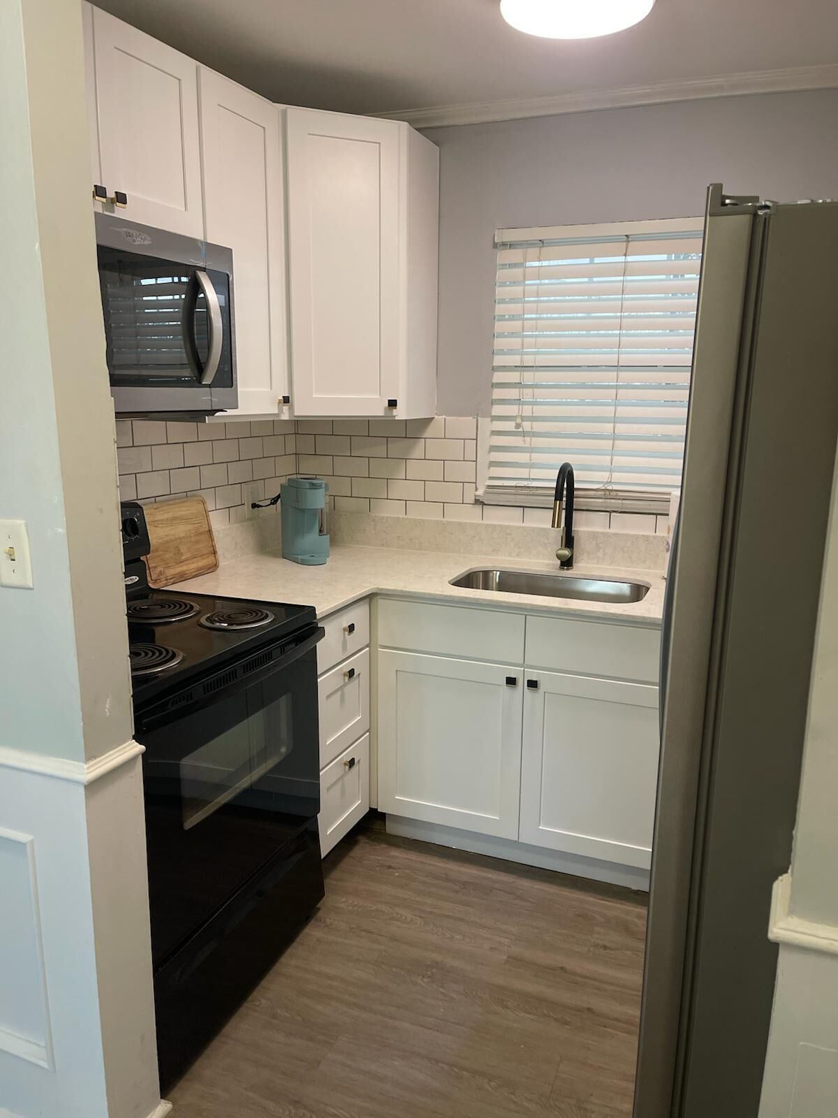 Fridge, microwave, stovetop, coffee/tea maker