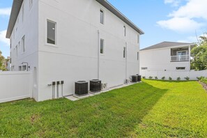 House, 1 King Bed with Sofa bed (Flip Flop North Studio) | Exterior