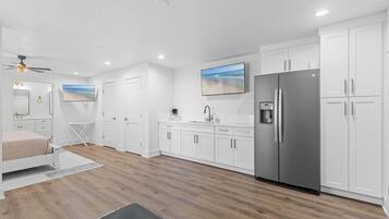 House, 1 Katil Raja (King) dengan Katil Sofa (Flip Flop North Studio) | Bahagian dalam