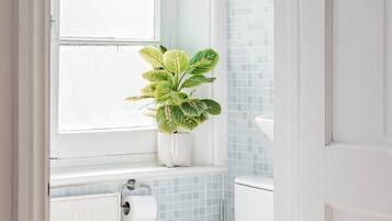 Family Apartment, Patio, City View | Bathroom | Shower, free toiletries, hair dryer, towels