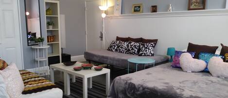 1 habitación, tabla de planchar con plancha, wifi y ropa de cama