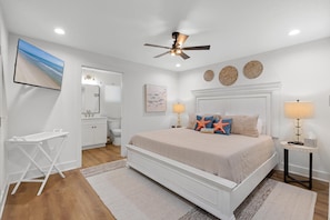House, 1 King Bed with Sofa bed (Flip Flop South Studio) | 1 bedroom