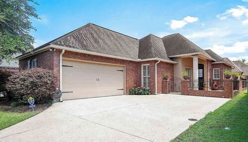 Courtyard Haven in Prairieville