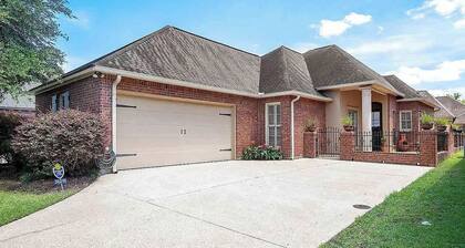 Courtyard Haven in Prairieville