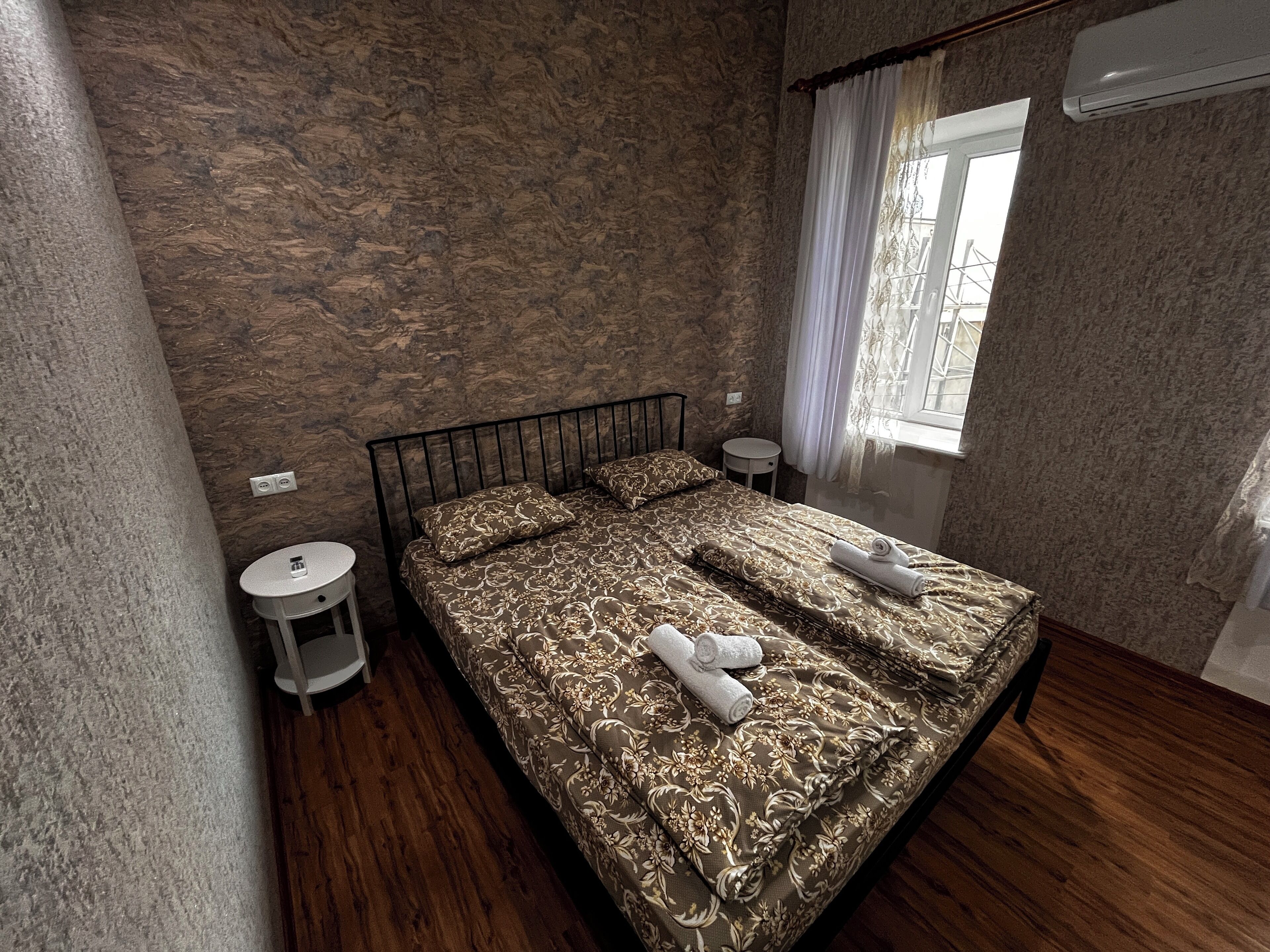 3 chambres, fer et planche à repasser, Wi-Fi, draps fournis