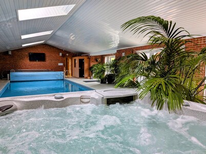 Aberfall Villa Pool Hot Tub Saunas Gym Cinema Gdns