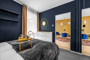 1 bedroom, desk, iron/ironing board, WiFi