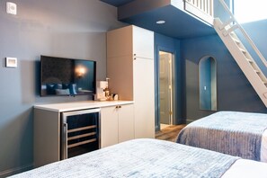 2 bedrooms, desk, iron/ironing board, travel crib