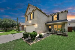 Exterior - GC Retreat w/ King Bed & Pool | Near Downtown (Houston)