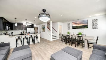 Televisión y chimenea