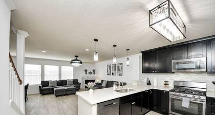 East Houston House with Pool near Downtown