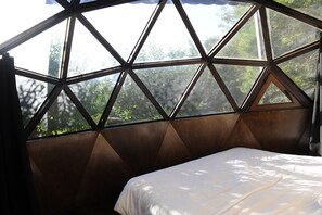 1 bedroom, bed sheets