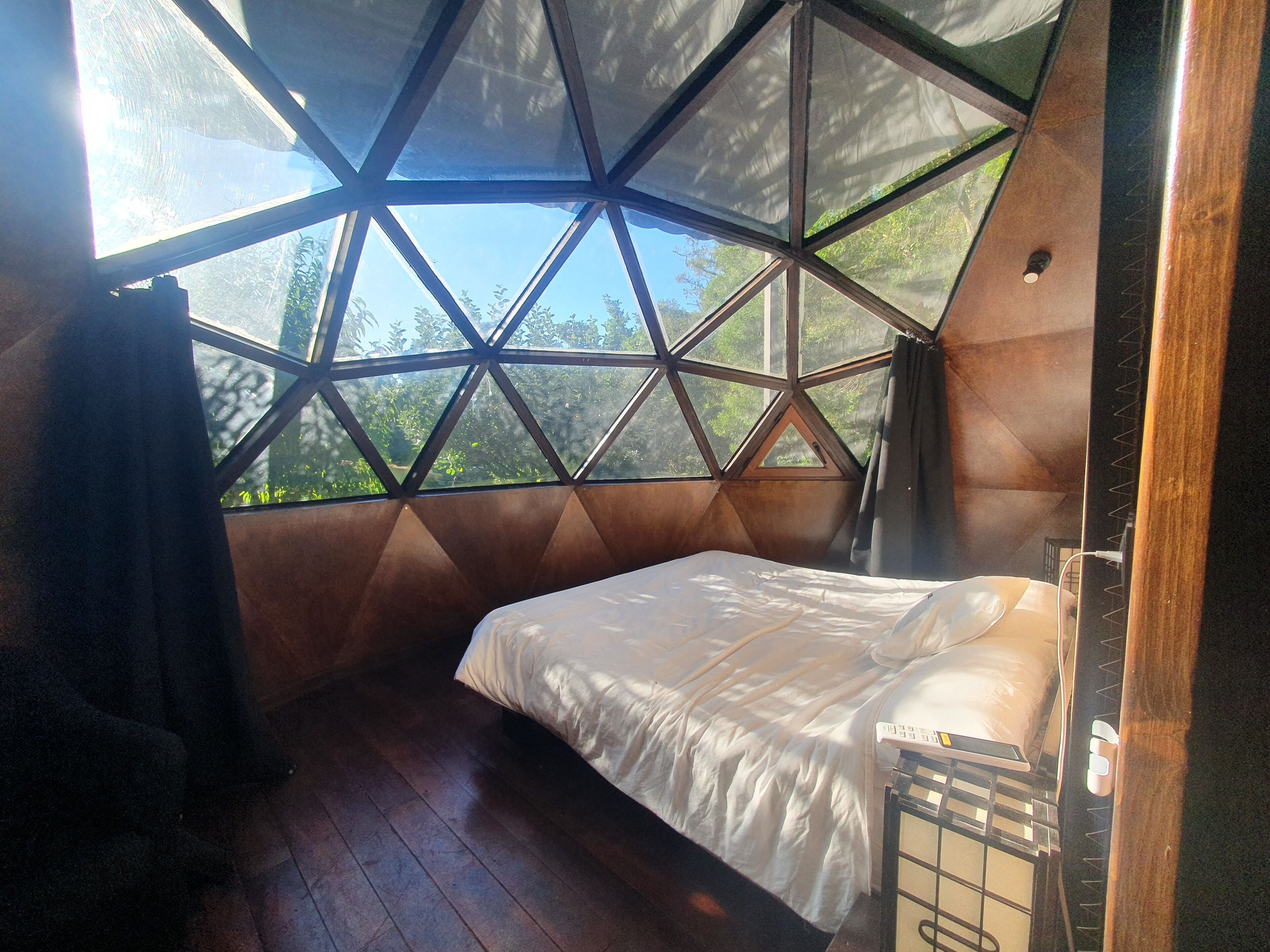 1 bedroom, bed sheets