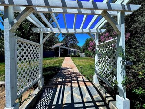 Property grounds - Modern Farmhouse Retreat-Open Concept-Apple Hill (Placerville)