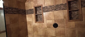 2-bedroom apartment  Loganville with AC, fitness room, bar area