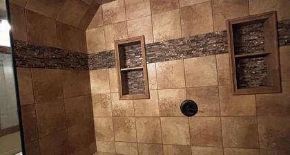 2-bedroom apartment Loganville with AC, fitness room, bar area