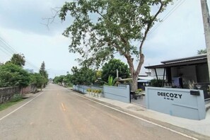 Unclassified image, 5 of 11, button - Deecozy (Hat Yai)