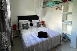 2 bedrooms, desk, iron/ironing board, travel crib