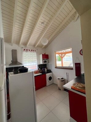 Fridge, microwave, oven, coffee/tea maker - Biscuit - Gîtes du moulin (Petit-Canal)