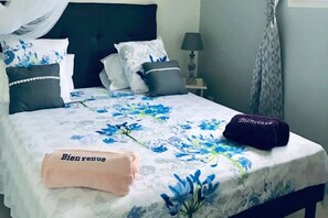 2 bedrooms, desk, iron/ironing board, travel crib - Biscuit - Gîtes du moulin (Petit-Canal)