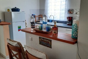 Fridge, microwave, oven, coffee/tea maker