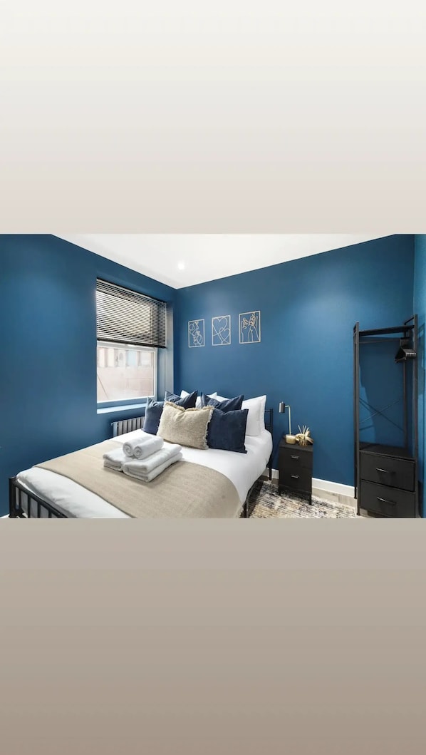 3 habitaciones, tabla de planchar con plancha, wifi y ropa de cama