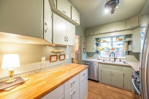 Micro-ondes, four, plaque de cuisson, lave-vaisselle