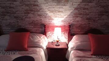 3 habitaciones, tabla de planchar con plancha, wifi y ropa de cama