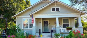 Historic Suite Steps to Downtown Private Entrance