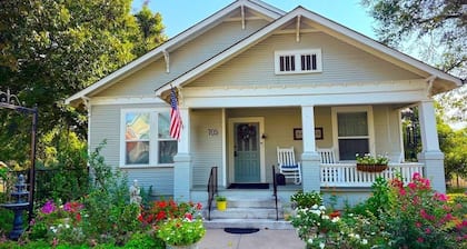 Historic Suite Steps to Downtown Private Entrance