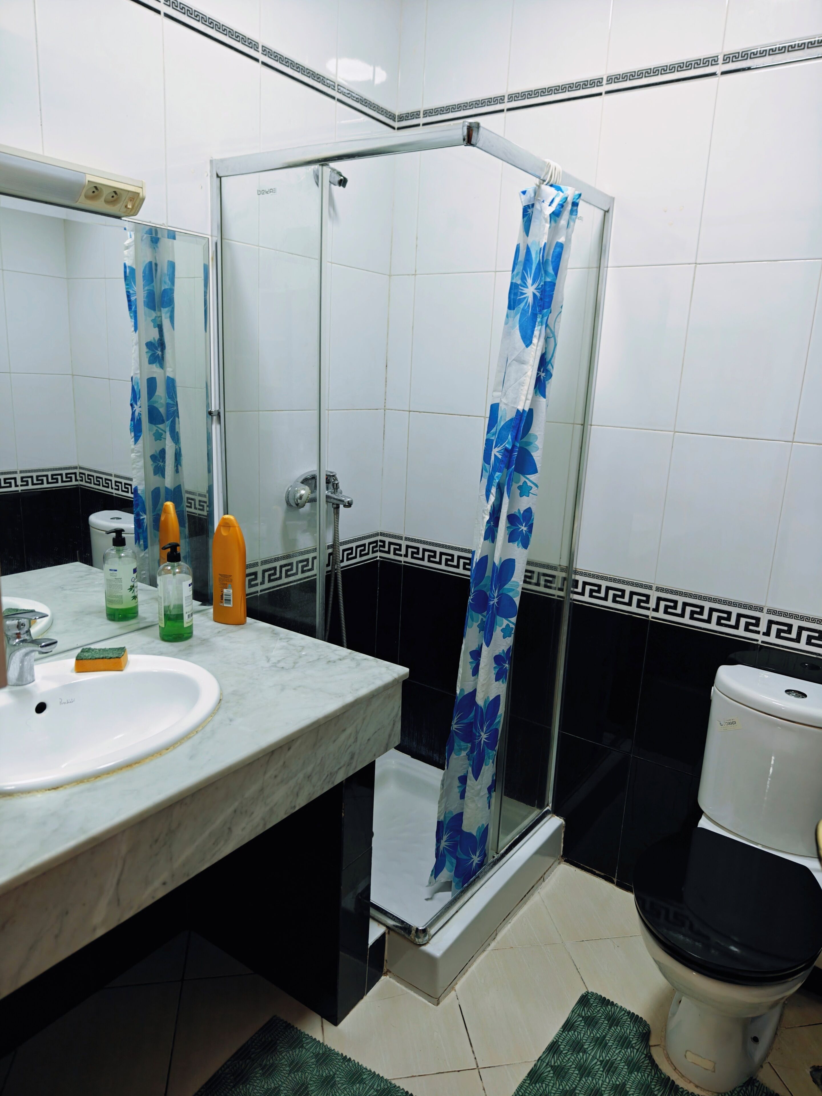 مناشف، صابون، ورق حمّام