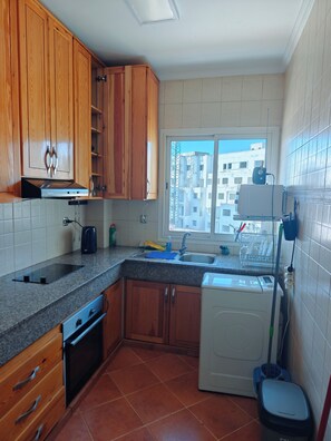 Micro-ondes, four, plaque de cuisson, lave-vaisselle