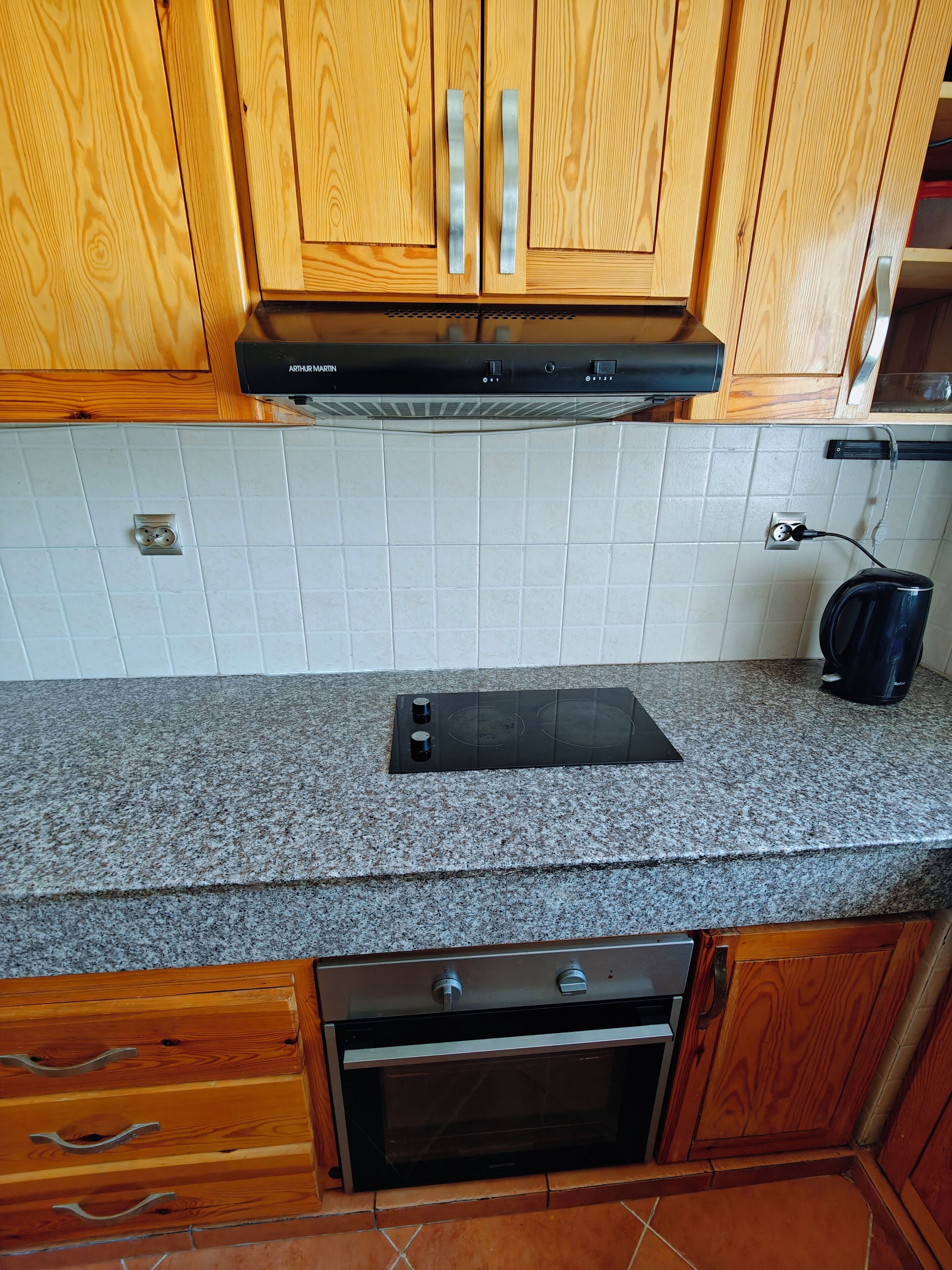 Micro-ondes, four, plaque de cuisson, lave-vaisselle