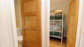 2 bedrooms, individually decorated, individually furnished, free WiFi