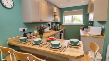 Dishwasher, cookware/dishes/utensils