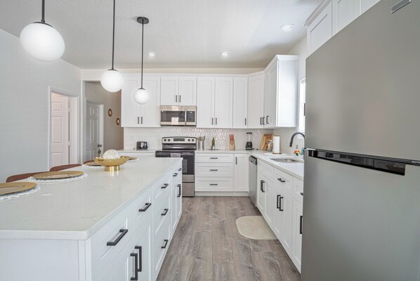 House (5 Bedrooms) | Private kitchen | Microwave, oven, stovetop, dishwasher