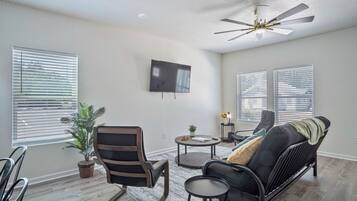 House (5 Bedrooms) | Living area | 50-inch TV with digital channels