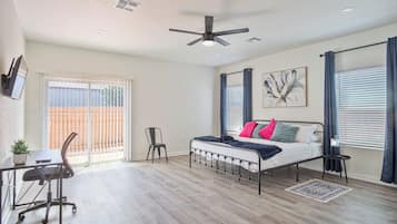 5 habitaciones y espacio para trabajar con laptop