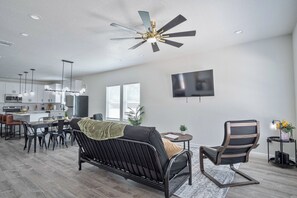 House (5 Bedrooms) | Living area | 50-inch TV with digital channels - Generous 5br/3ba Haven Close to Alamo & Riverwalk! (San Antonio)