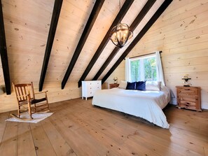 3 bedrooms, desk, WiFi, bed sheets