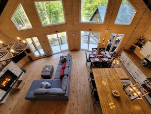TV, fireplace