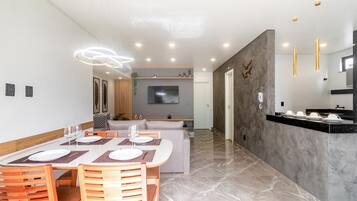 Basic Apartment | Dining