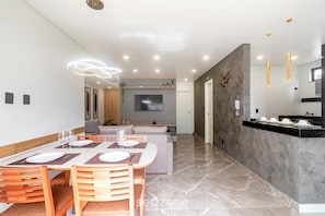 Basic Apartment | Dining