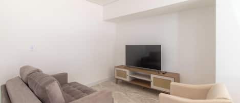 Basic Apartment | Living area